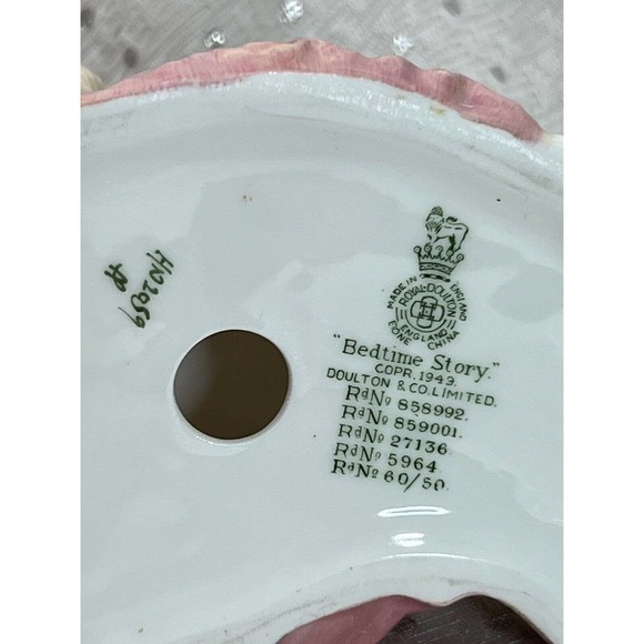 Vintage Royal Doulton, “Bedtime Story”, HN1059, Figurine Excellent Cond, 1949 - Picture 13 of 14